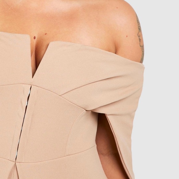 Plus Scuba Crepe Corset Hook & Eye Detail Off The Shoulder Blazer Romper - Picture 4 of 4